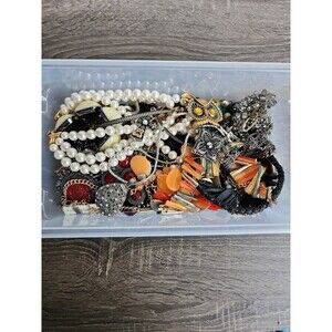 Huge Lot Costume Jewelry Mixed Bulk Necklaces Bracelets Rings Fashion Lot